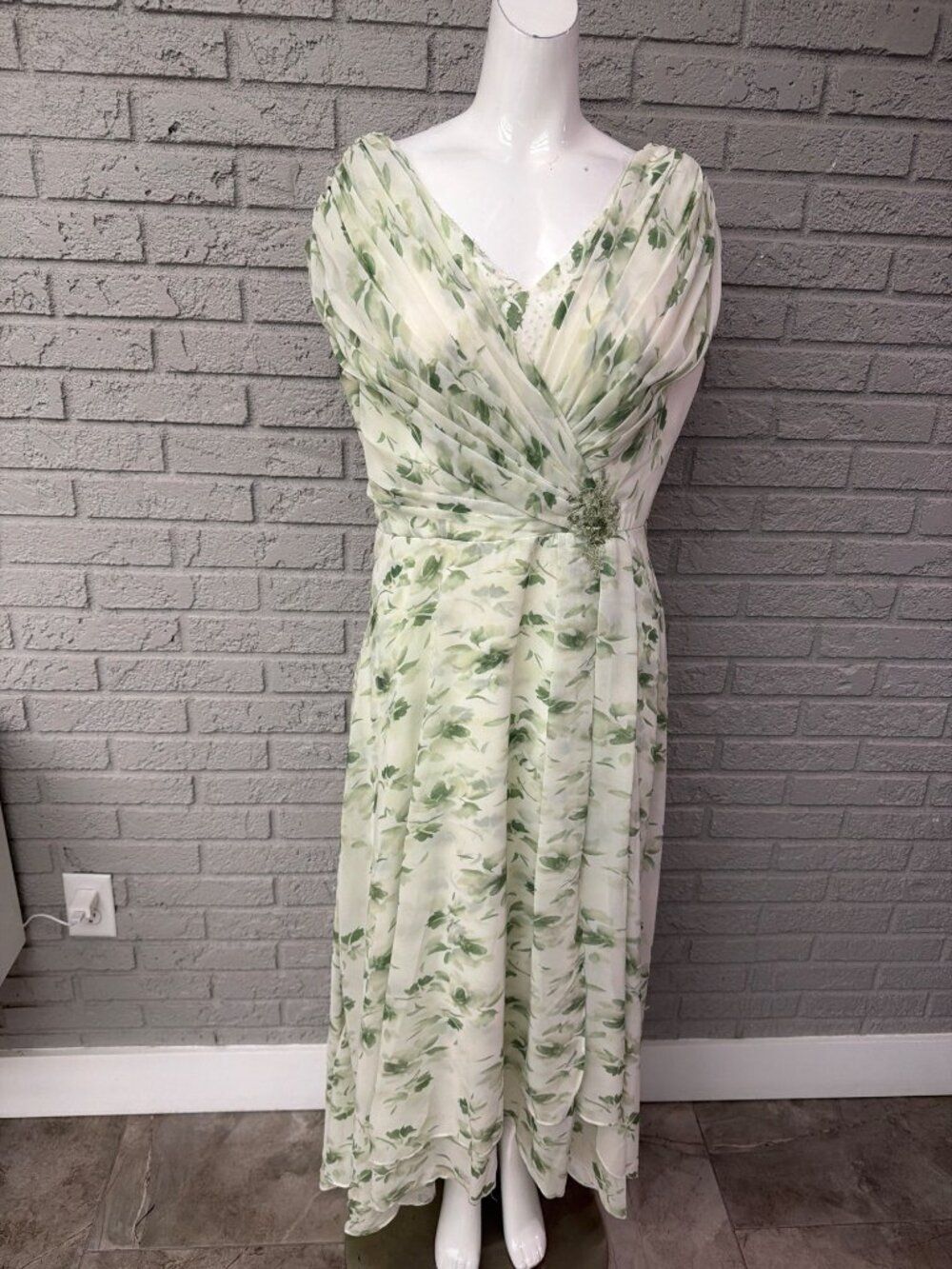HY Women’s Pleated Floral Print Embellished Cap Sleeve Maxi Dress Size 12